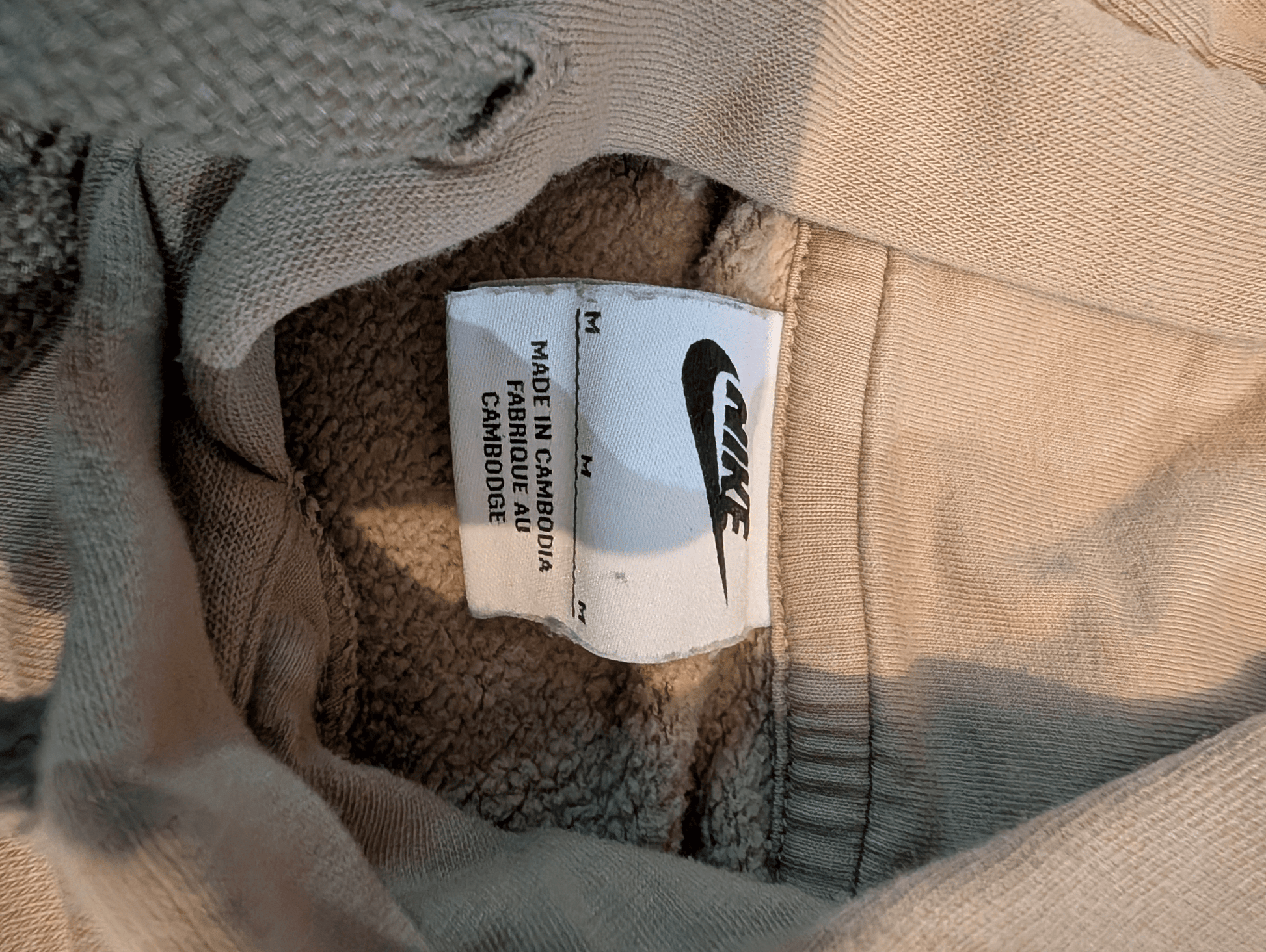 Nike Beige Jumper - Mens M - REWEAR CLUB