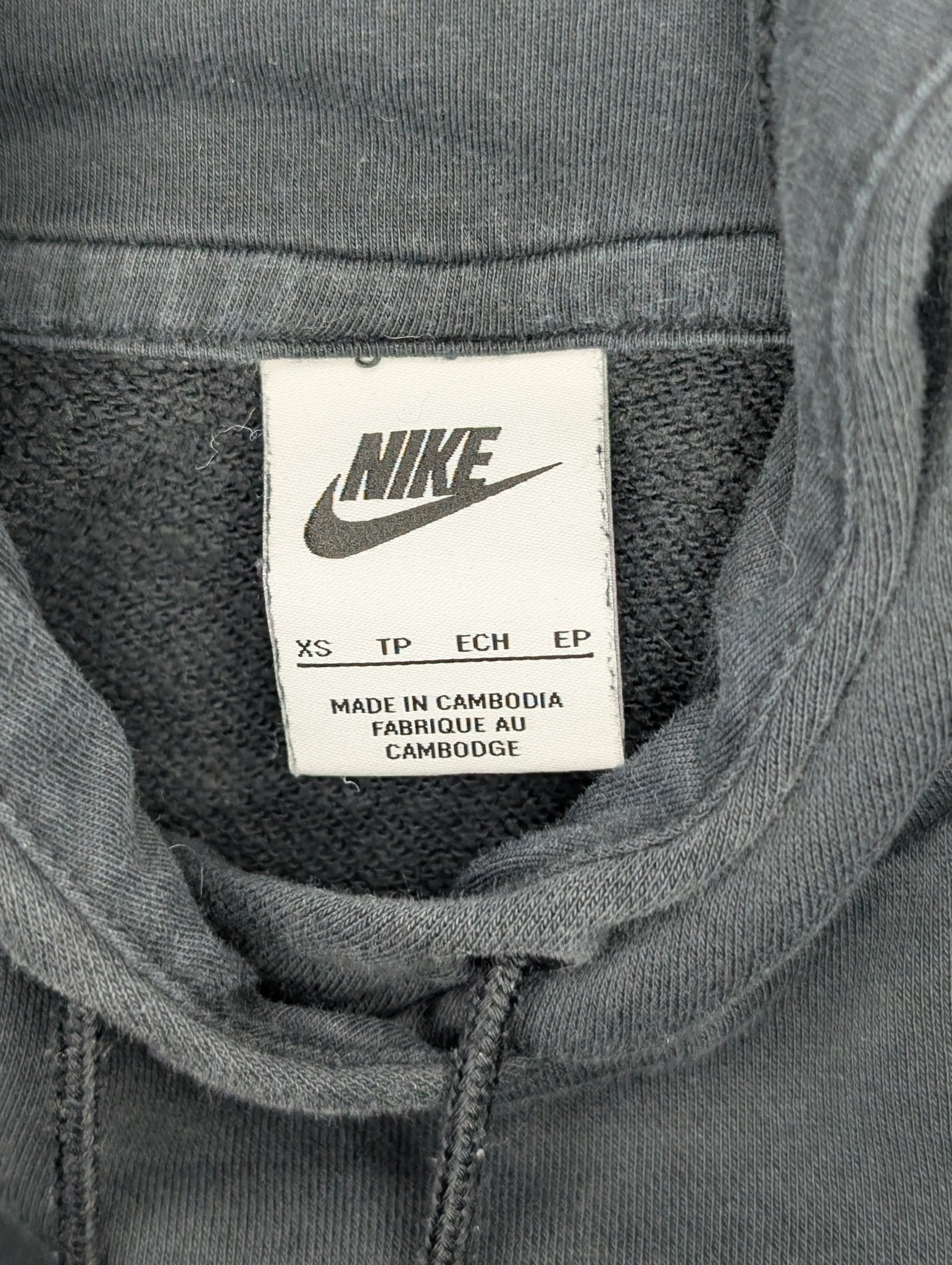 Nike Men's Essential Hoodie Size Extra Small - REWEAR CLUB
